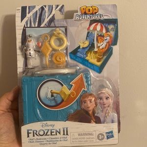 FROZEN 2 POP UP ADVENTURE OLAF'S BEDROOM, OLAF FIGURE DISNEY FROZEN II HAT, CUP